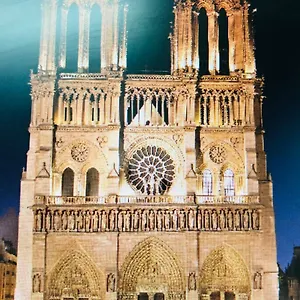 Saint Paul 22 , Paris France
